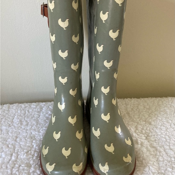 Adorable Chicken Rain Boots, size 8 - Picture 3 of 10